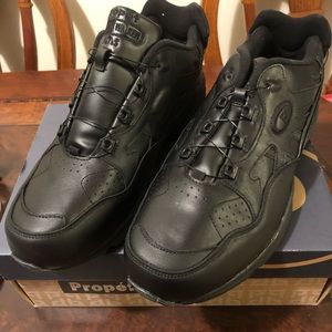 NEW Men’s leather extra wide with reel lace system  Sneakers, s.12XX (5E)